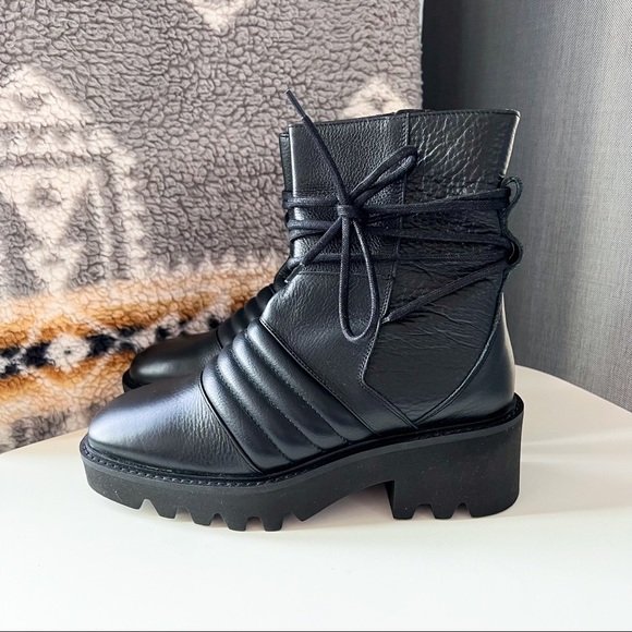 Free People Tori Padded Moto Black Leather Pull-On Lug Sole Ankle Boots Size 39 - Picture 5 of 9